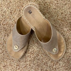 Size 8 1/2 gold wedge thong sandals